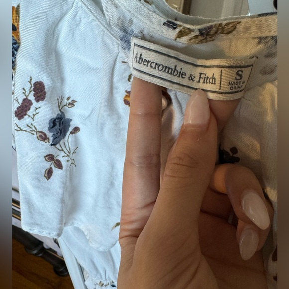 Abercrombie & Fitch: short sleeve white floral top with ruffles - Picture 5 of 5